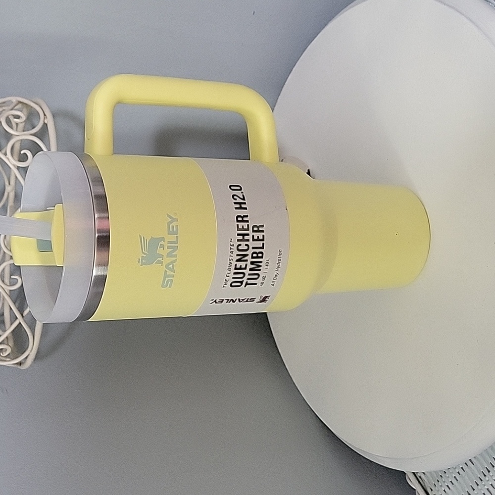 Pomeroy yellow QUENCHER H2.OTUMBLER STANLEY.